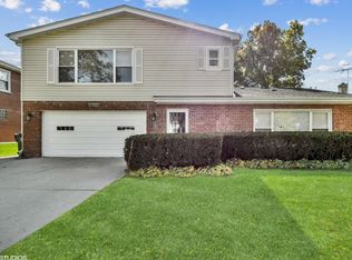 303 E Valley Ln, Arlington Heights, IL 60004
