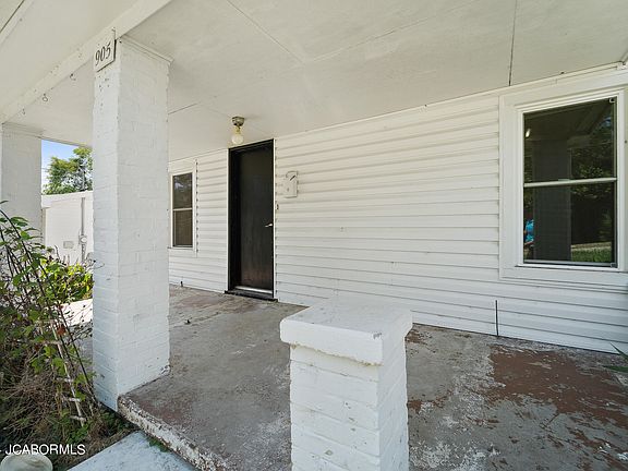 3rd image of 905 Indiana Ave