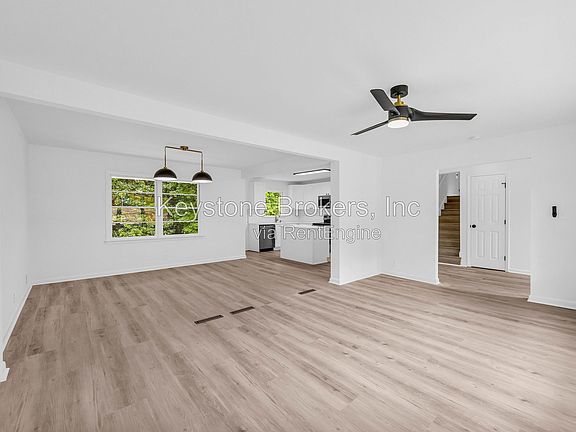 5th image of 2678 Rainbow Forest Dr