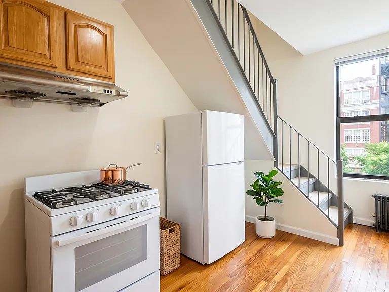135 E 110th St #8R — Photo 1