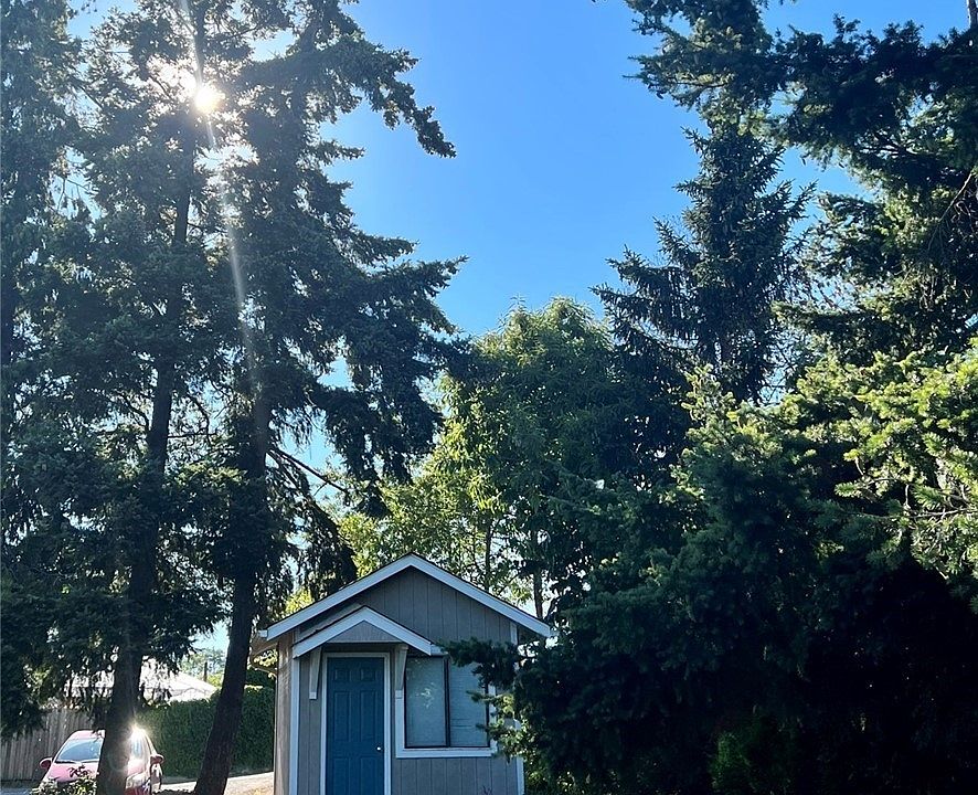 2nd image of 2439 Lincoln Street