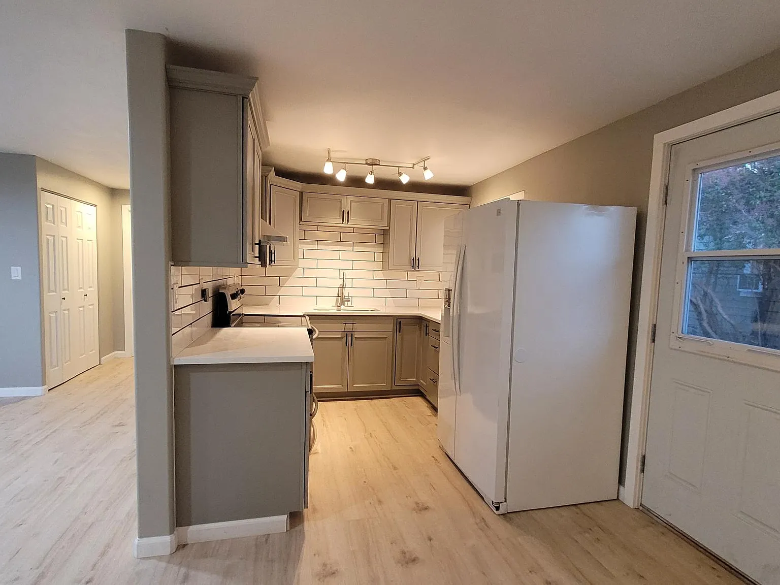 3 bed, 1011 sqft, $1,650 — Photo 3