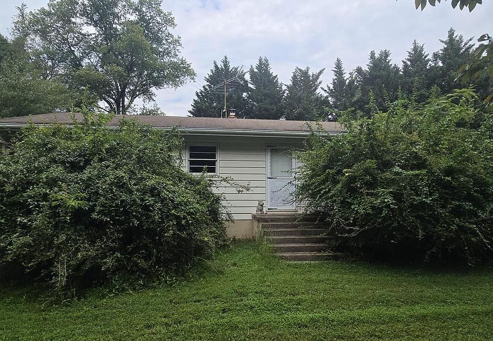 1st image of 15513 Seneca Rd