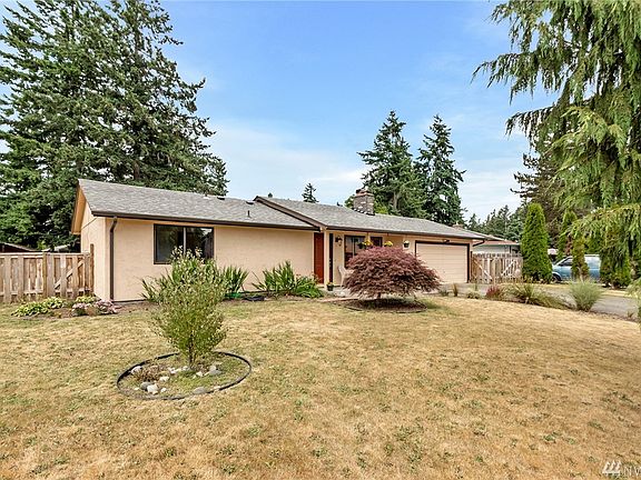 2nd image of 19402 Aurora Dr E