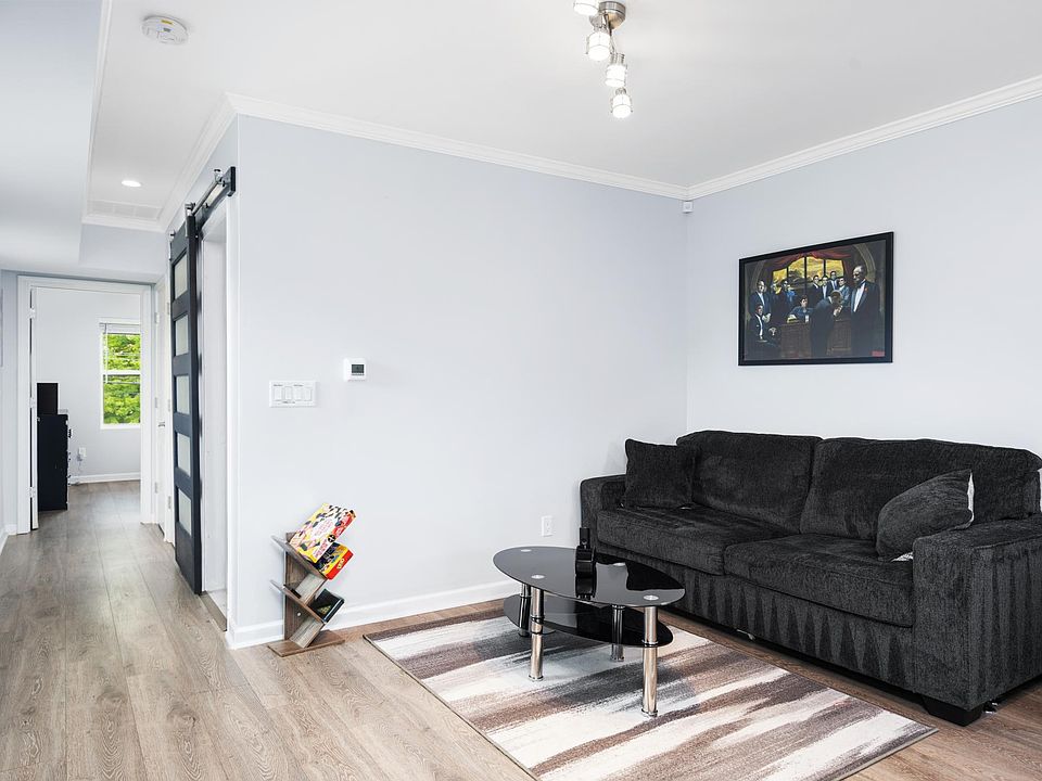 1st image of 1020 E Long St #B