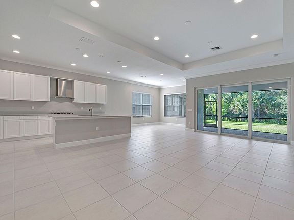 4th image of 11863 Gardenia Ln