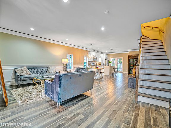 4th image of 2219 Cuyler Ave