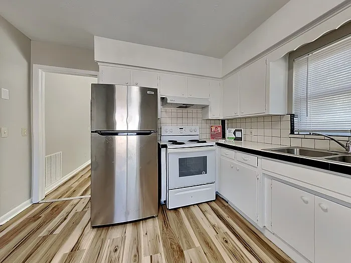 1846 Grove Park Dr — Photo 11