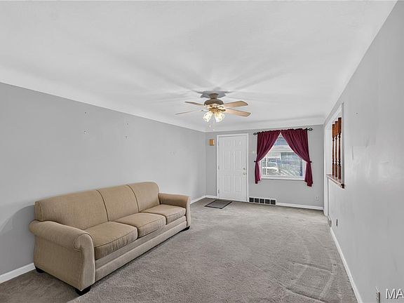 4th image of 3716 Hoffmeister Ave