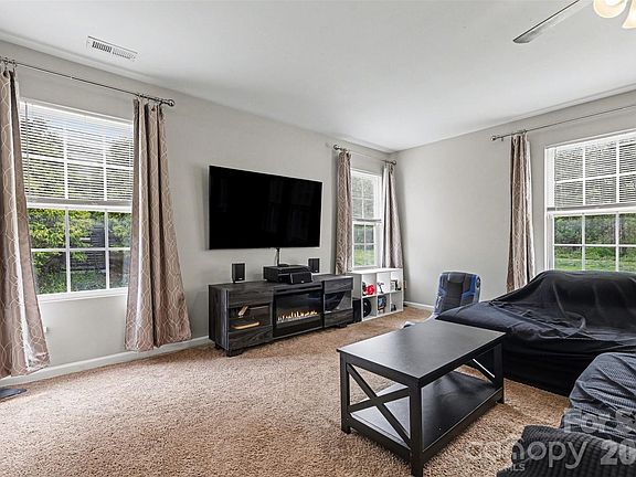5th image of 1038 Chalk Hill Ln