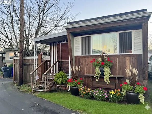 19605 River Rd Unit 104, Gladstone, OR 97027