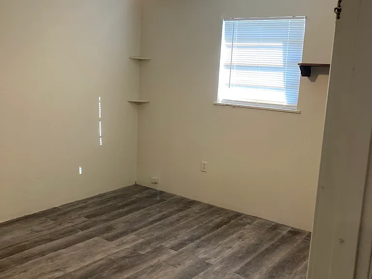 127 Raffet St #127 — Photo 5