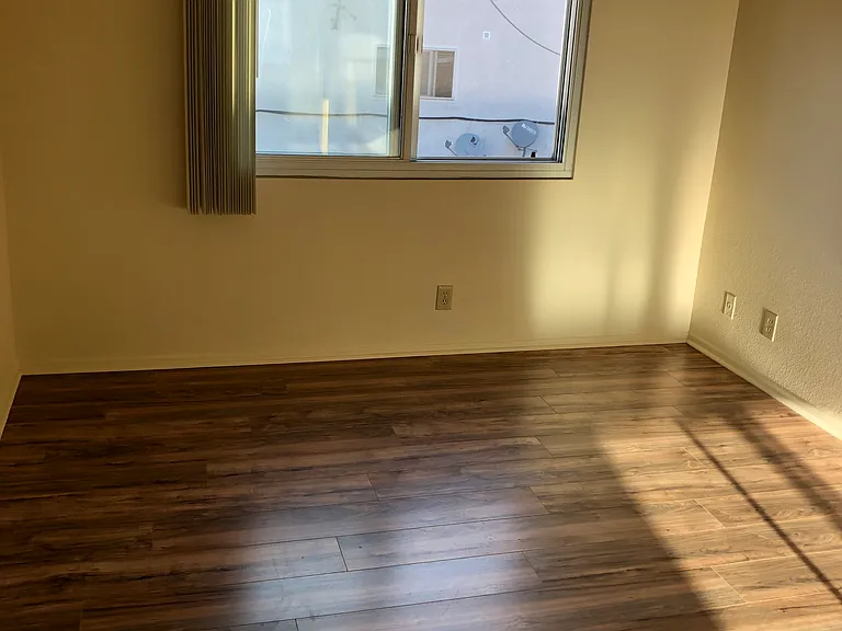 8733 Ramsgate Ave #4 — Photo 4