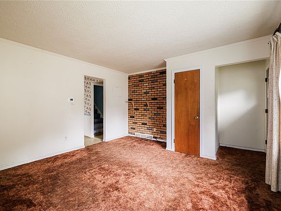 4th image of 623 Augustine St
