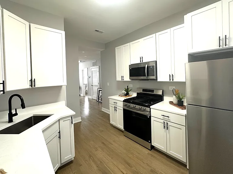 3834 N Wilton Ave #3 — Photo 11