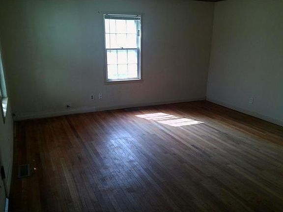 2nd image of 154 S High St
