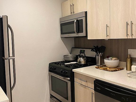 3rd image of 426 E 120th St #6B