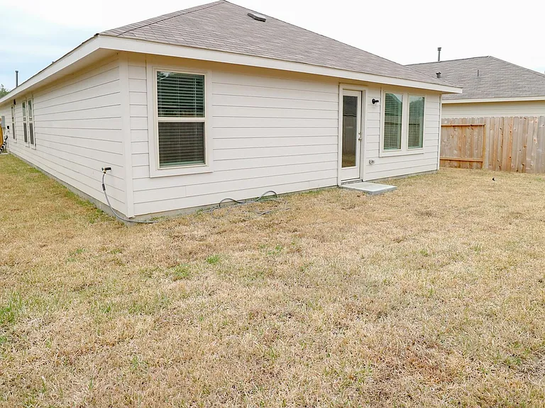 21811 Hickory Springs Ct — Photo 25