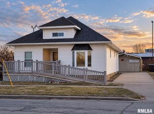 705 W College St, Marion, IL 62959