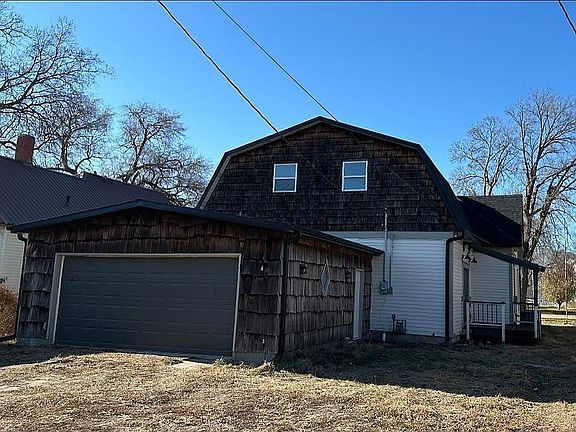 2nd image of 644 N Central Ave
