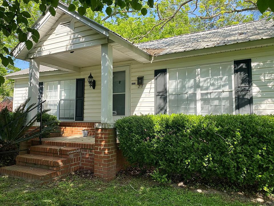 1st image of 1010 S Dogwood Dr