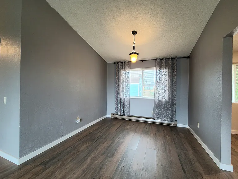 1614 Cedar St — Photo 4