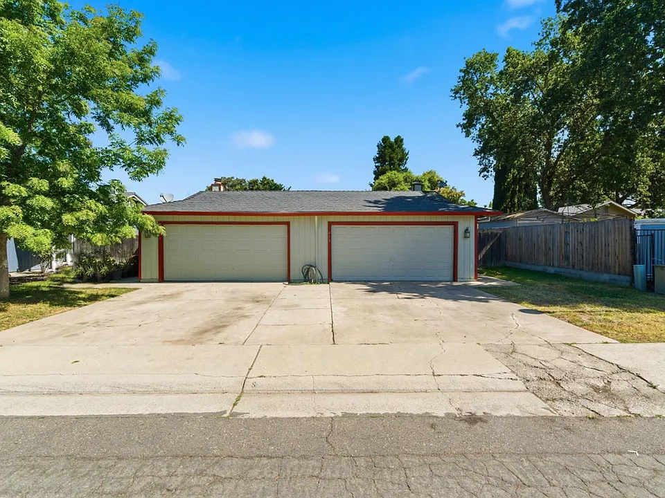 915 Delane Dr
