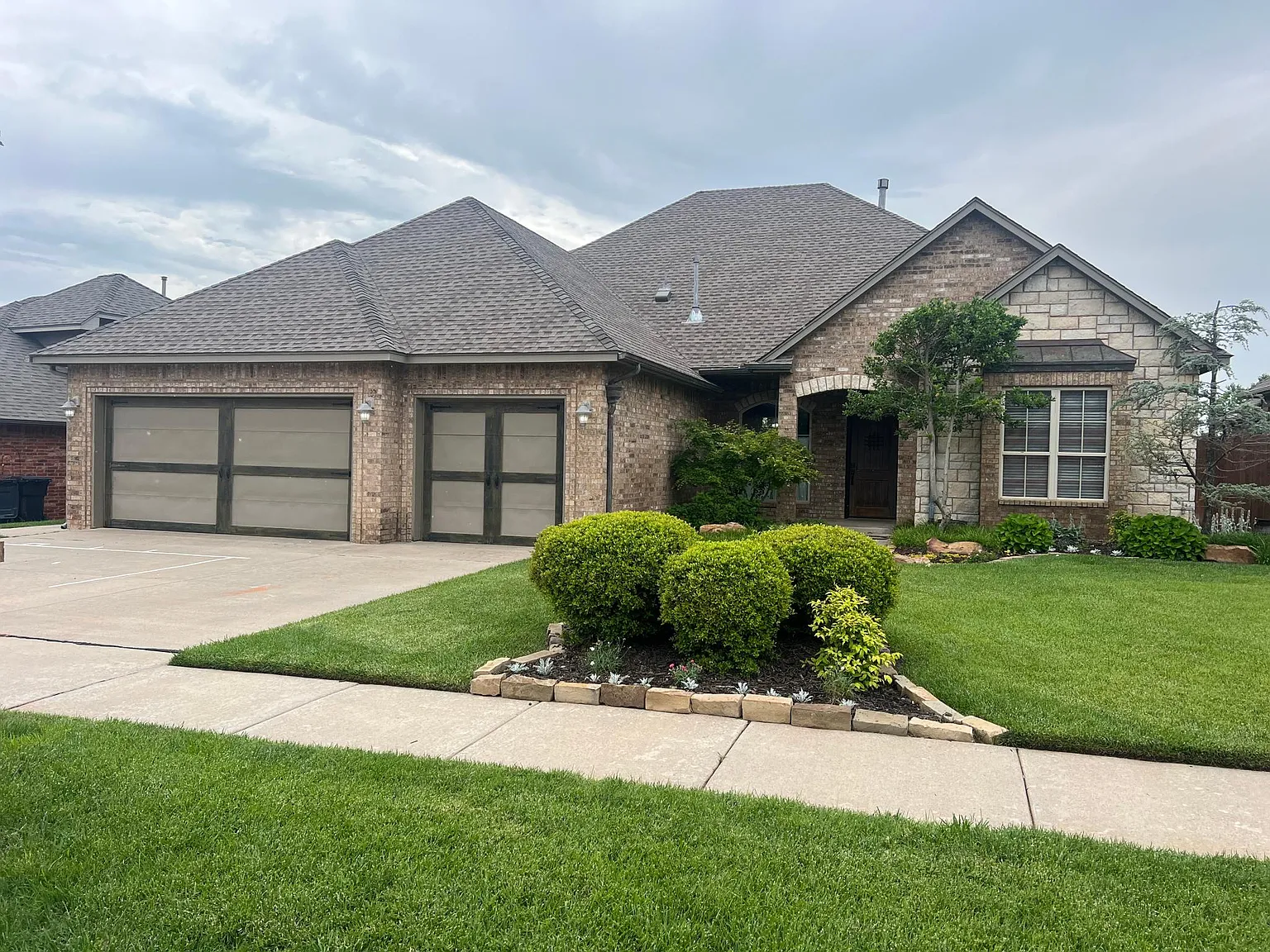 3 bed, 2.5 bath, 2311 sqft, $2,600 — Photo 1