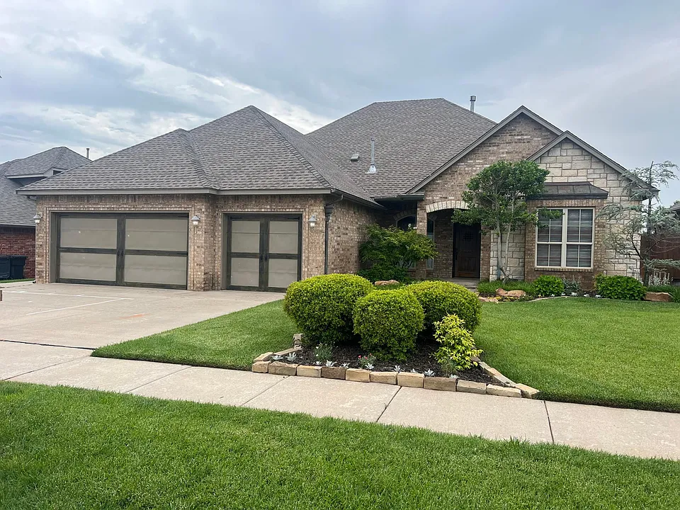 16213 Old Oak Dr