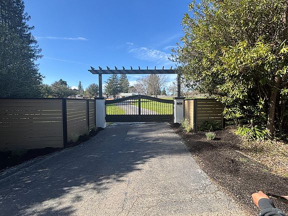 4th image of 8616 Green Valley Road