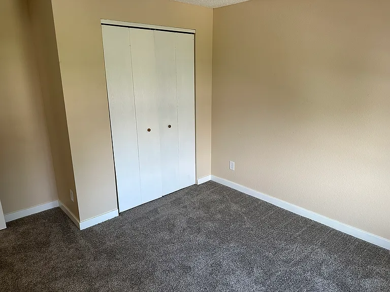 1520 W Clark St #J — Photo 8