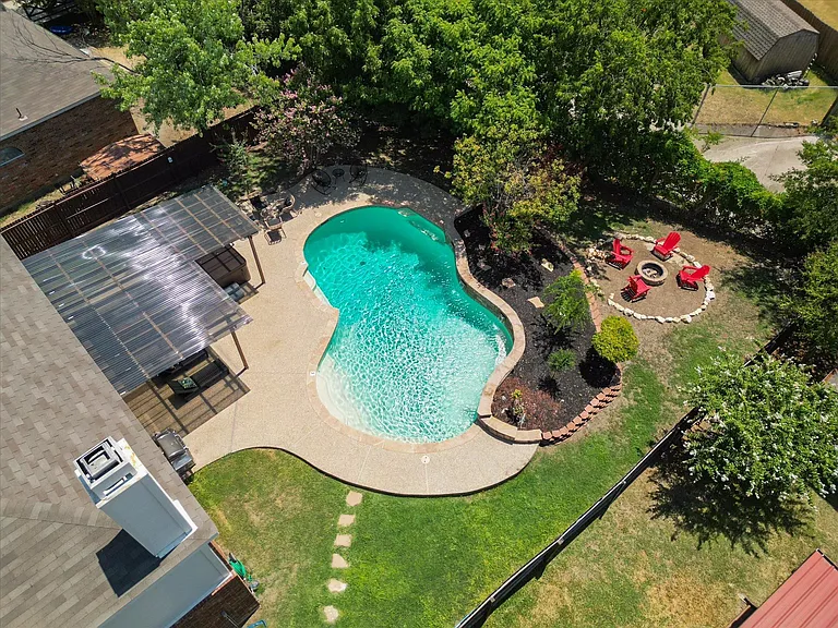 1049 Pullman Dr — Photo 50