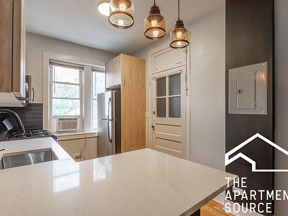 5th image of 4011 N Lowell Ave #1E