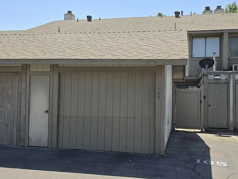 4747 N Woodrow Ave #105 — Photo 12