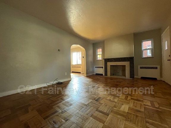 4th image of 304 Lenox Ave