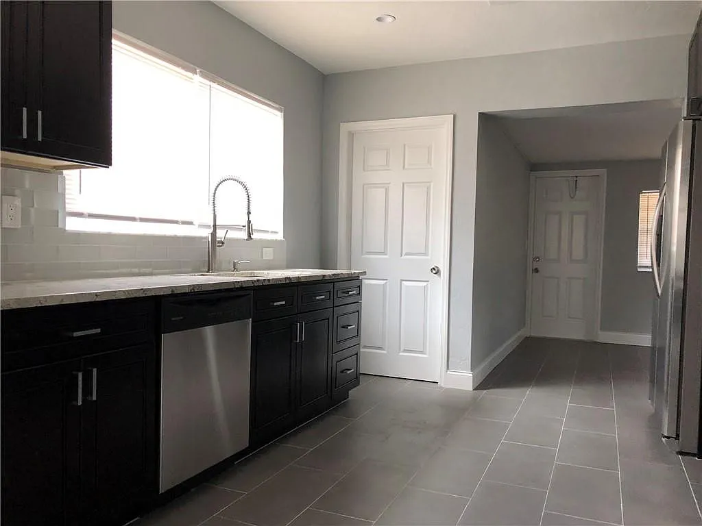 2 bed, 1.0 bath, 941 sqft, $2,690 — Photo 4