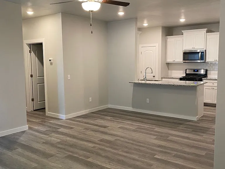 1322 E Cavanaugh St — Photo 5