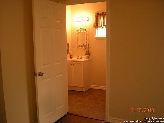 5th image of 1014 N FLANDERS AVE