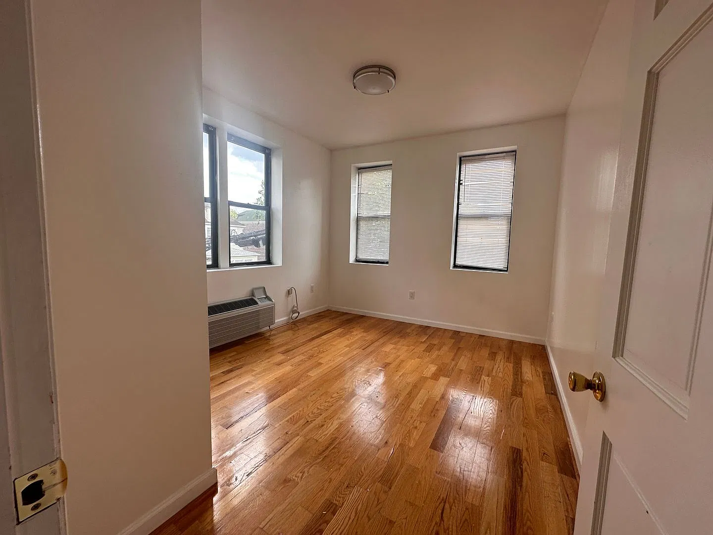 Hobart Ave Unit 2 — Photo 4