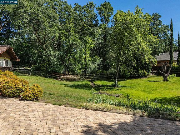 3rd image of 5305 Pine Hollow Rd