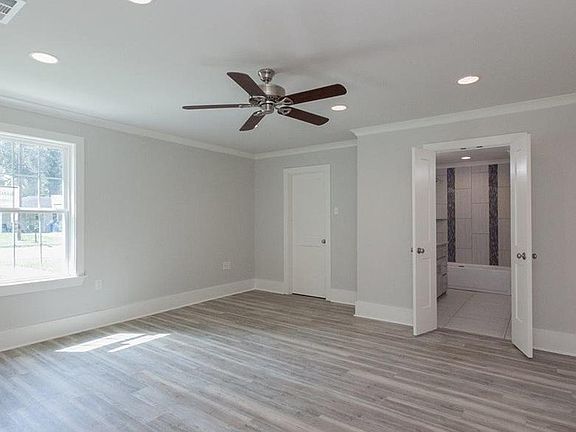 2nd image of 303 Pinoak St #A