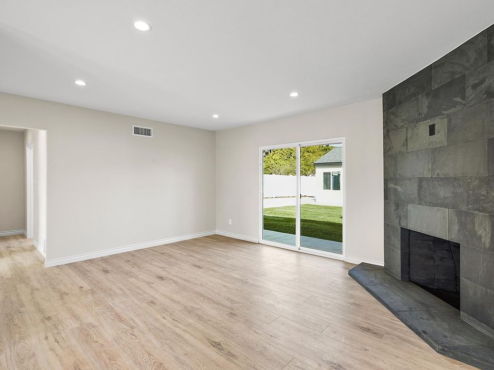 1st image of 9434 Hayvenhurst Ave