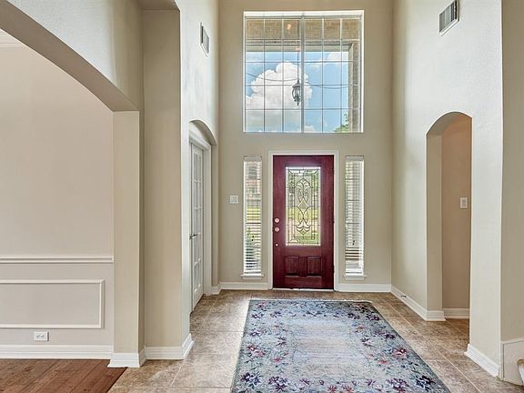 4th image of 3923 Bell Hollow Ln