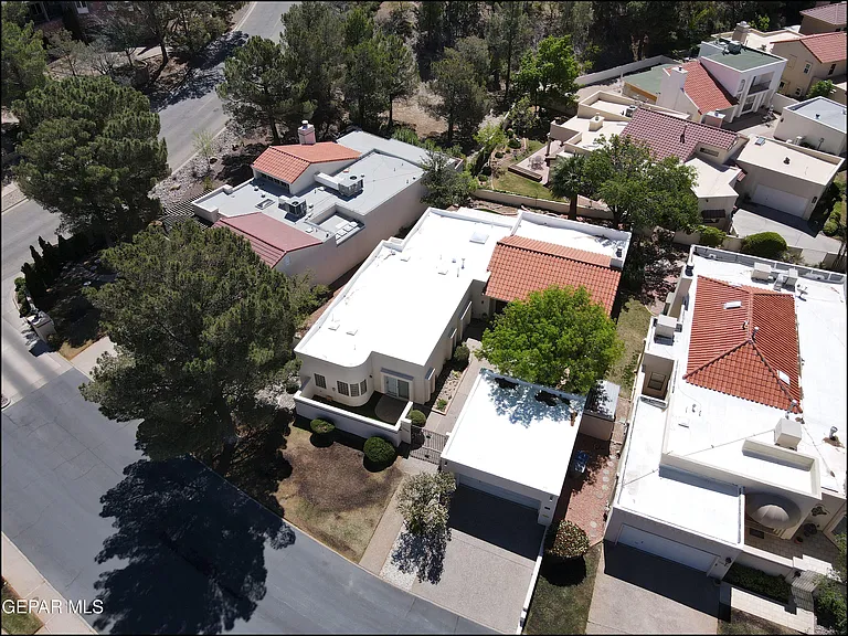 1004 Los Jardines Cir — Photo 36