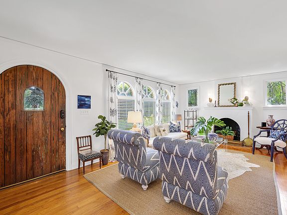 5th image of 325 Greymon Dr
