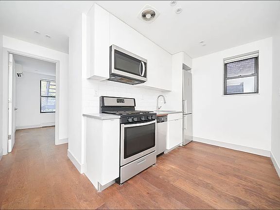 4th image of 1308 Pacific St APT 1R