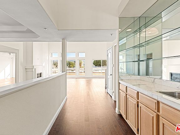 3rd image of 5224 Zelzah Ave Unit 303
