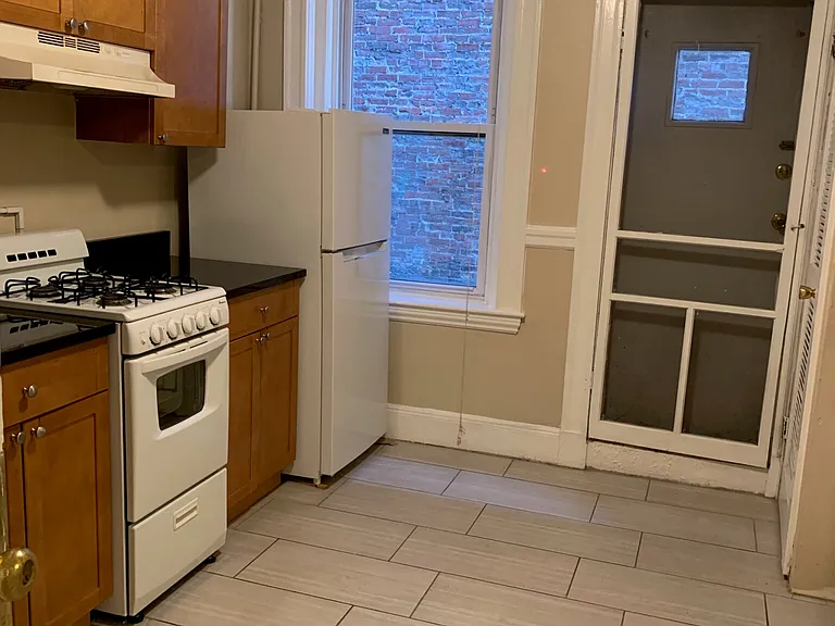 220 Hanover St #3 — Photo 27