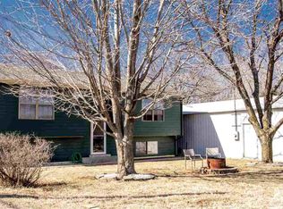 641 Southcrest Dr, Lecompton, KS 66050