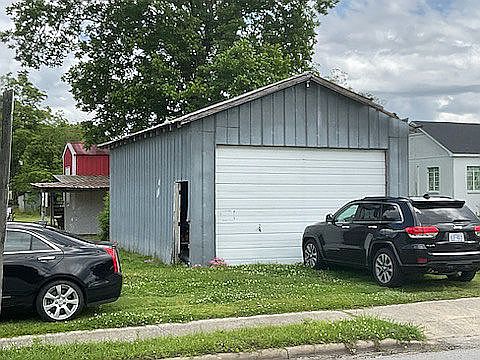 Detached Garage